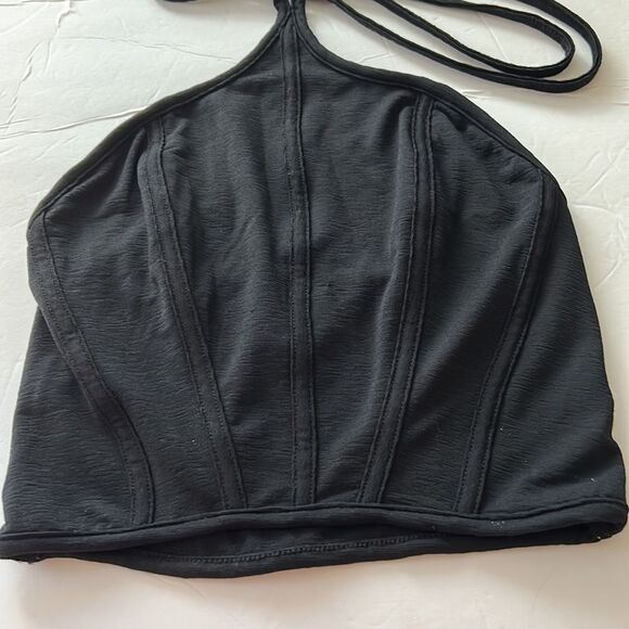 URBAN OUTFITTERS Size X-Small Black Cropped Stretch Knit Halter Top Truly Madly - Picture 3 of 7